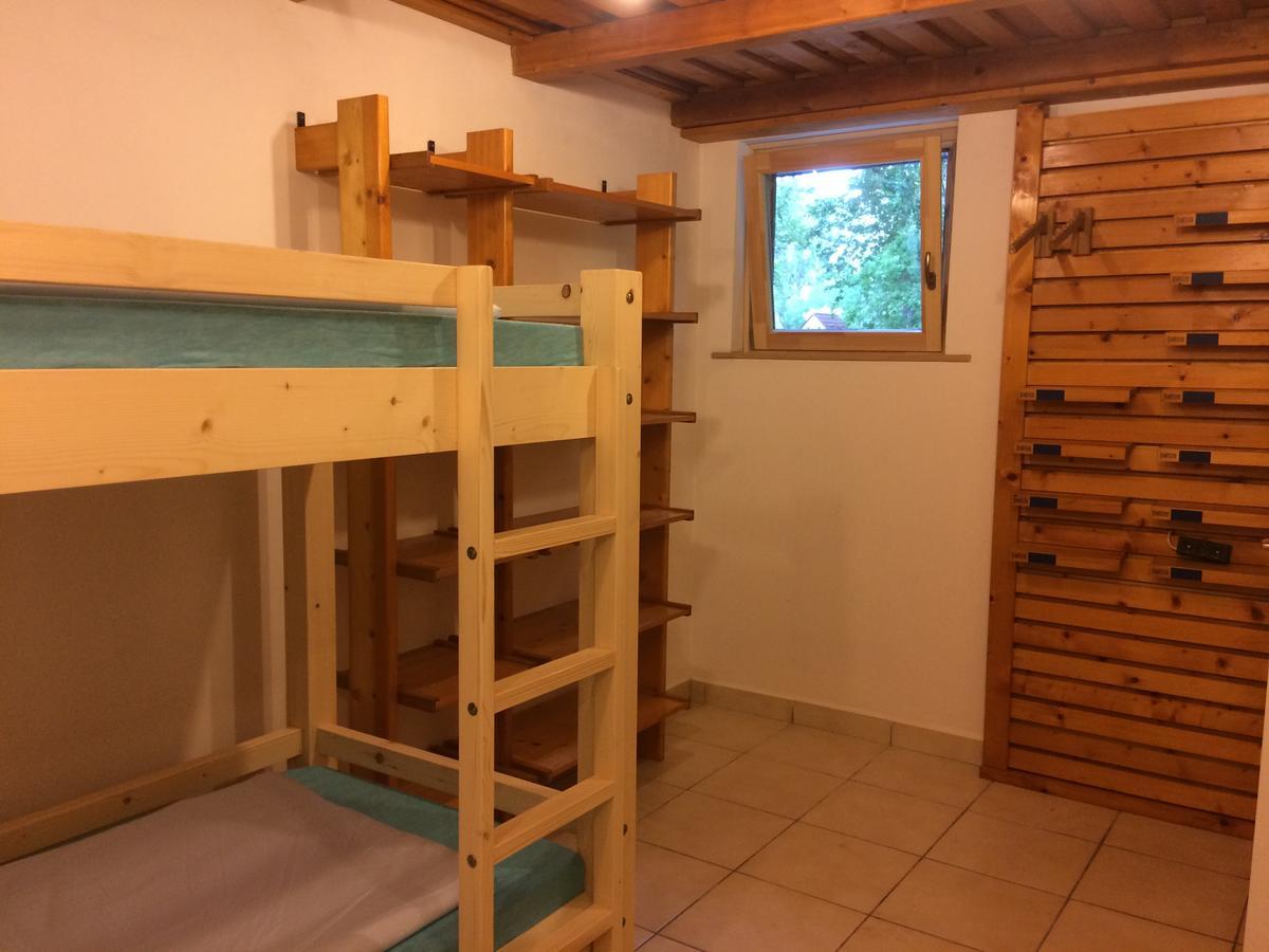 Blue Bike Hostel Balatonszárszó الغرفة الصورة