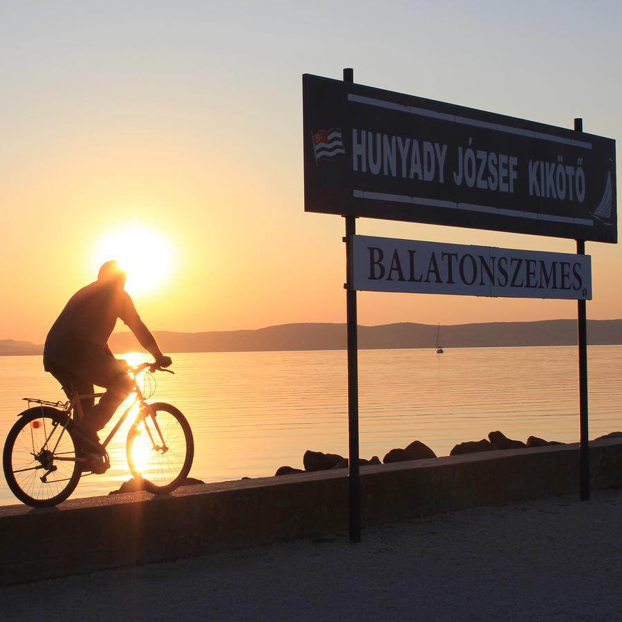 Blue Bike Hostel Balatonszárszó المظهر الخارجي الصورة